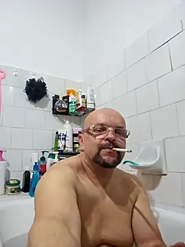 Snapshot of Cristo1982 chatting on April 10, 4:01 pm Cristo1982 online show from April 10, 4:01 pm