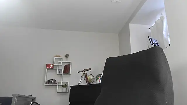 Snapshot of AngelFusco chatting on April 23, 1:24 pm AngelFusco online show from April 23, 1:24 pm