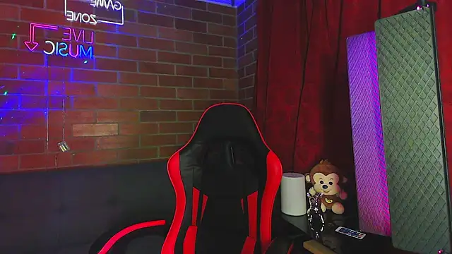 Snapshot of adisson2_ chatting on March 31, 5:19 am adisson2 online show from March 31, 5:19 am