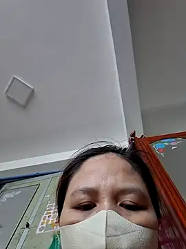 Snapshot of Yummy_9x chatting on June 19, 1:43 am Yummy 9x online show from June 19, 1:43 am