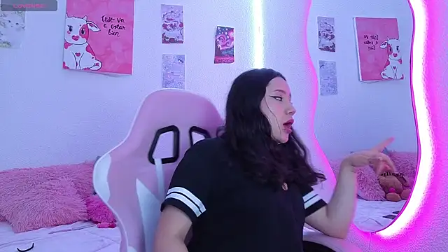 Snapshot of sweet_alaia chatting on April 6, 2:20 am sweet alaia online show from April 6, 2:20 am