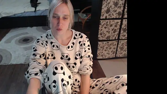 Snapshot of Sweet_hot_shrmp chatting on June 3, 6:02 pm Sweet hot shrmp online show from June 3, 6:02 pm