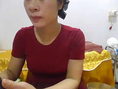 Snapshot of Lyna_2k chatting on April 8, 7:30 am Lyna 2k online show from April 8, 7:30 am