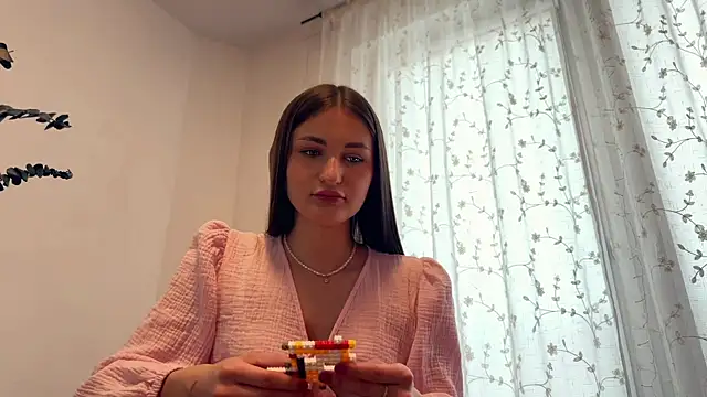 Snapshot of HallieHollo chatting on April 1, 12:06 pm HallieHollo online show from April 1, 12:06 pm