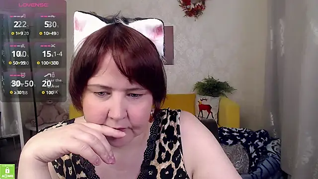 Snapshot of QUEEN02030 chatting on June 24, 6:34 am QUEEN02030 online show from June 24, 6:34 am