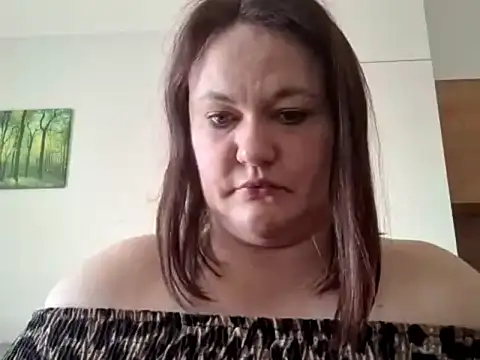 OpheliaMilf online show from April 22, 7:00 am