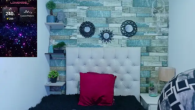 Snapshot of Skylernaomi chatting on May 29, 1:42 pm Skylernaomi online show from May 29, 1:42 pm