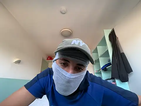 Snapshot of Rebeu_77 chatting on July 4, 4:57 pm Rebeu 77 online show from July 4, 4:57 pm