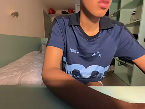 Snapshot of Rebeu_77 chatting on July 15, 4:45 pm Rebeu 77 online show from July 15, 4:45 pm