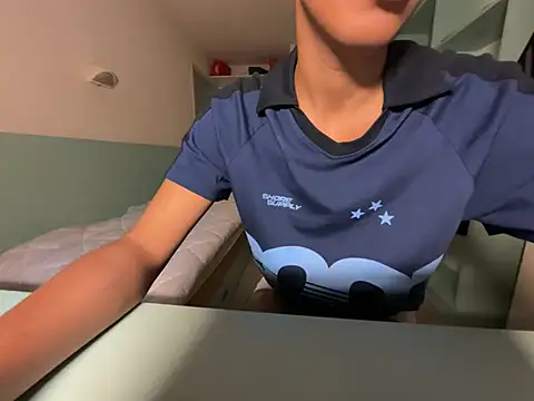Snapshot of Rebeu_77 chatting on July 16, 8:48 pm Rebeu 77 online show from July 16, 8:48 pm