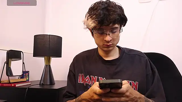 Tyler Blade online show from April 27, 11:36 pm