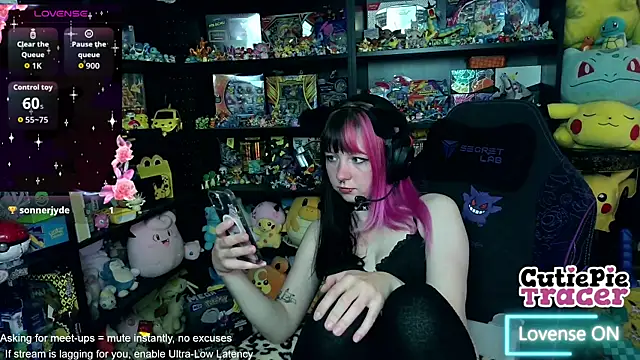 Snapshot of CutieTracer chatting on May 26, 12:12 pm CutieTracer online show from May 26, 12:12 pm