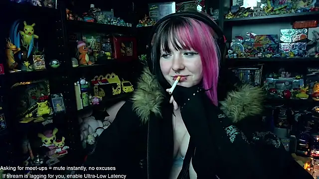 Snapshot of CutieTracer chatting on June 11, 12:32 am CutieTracer online show from June 11, 12:32 am