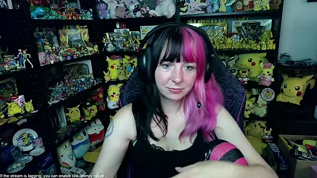 Snapshot of CutieTracer chatting on July 12, 4:42 pm CutieTracer online show from July 12, 4:42 pm