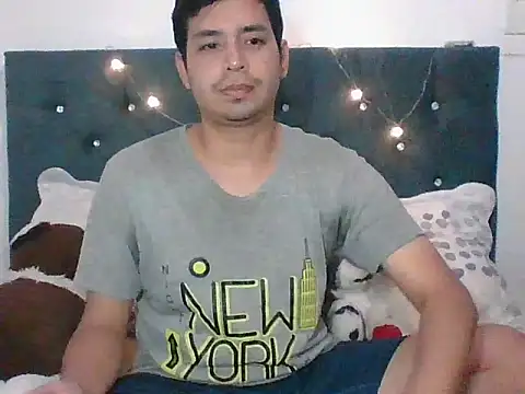 Snapshot of Ian-yin08 chatting on April 19, 12:11 am Ian-yin08 online show from April 19, 12:11 am