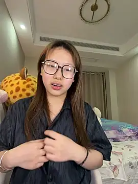 Snapshot of xx132546 chatting on May 7, 7:30 pm xx132546 online show from May 7, 7:30 pm