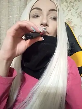 LaDaini online show from March 31, 5:57 pm