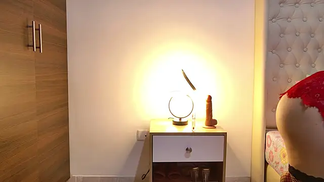 Snapshot of KeendallRouse chatting on June 20, 5:32 am KeendallRouse online show from June 20, 5:32 am