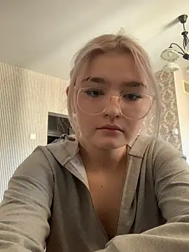 KimCarr online show from April 2, 11:52 am