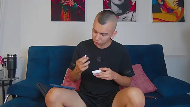 Snapshot of Rowan_Cley chatting on June 12, 11:42 am Rowan Cley online show from June 12, 11:42 am