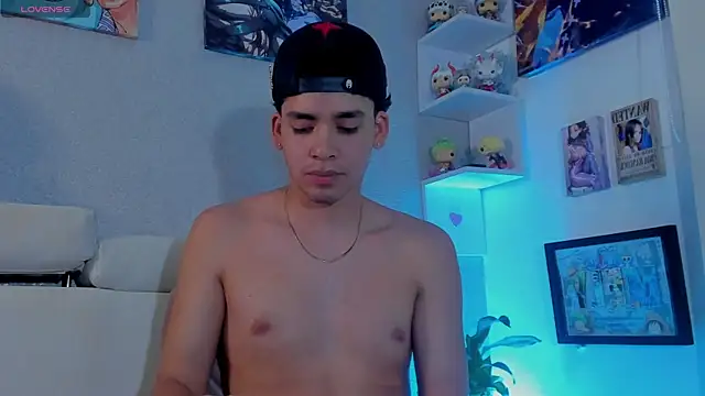 Snapshot of strong_rock69 chatting on June 1, 9:38 pm strong rock69 online show from June 1, 9:38 pm