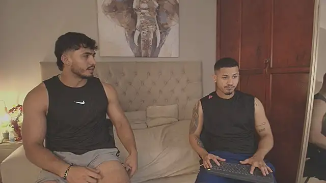 Snapshot of Maxi_and_Ares chatting on July 10, 7:27 pm Maxi and Ares online show from July 10, 7:27 pm