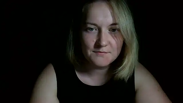 Snapshot of TinaKittyX chatting on May 11, 8:17 pm TinaKittyX online show from May 11, 8:17 pm