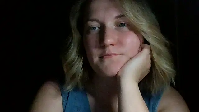 Snapshot of TinaKittyX chatting on May 13, 8:49 pm TinaKittyX online show from May 13, 8:49 pm