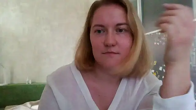 Snapshot of TinaKittyX chatting on May 19, 12:00 pm TinaKittyX online show from May 19, 12:00 pm