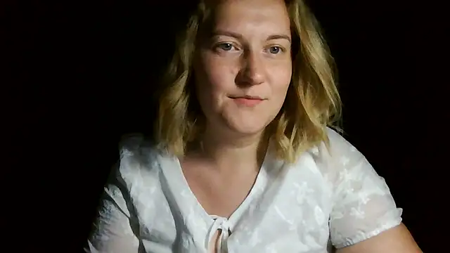 Snapshot of TinaKittyX chatting on May 31, 9:05 pm TinaKittyX online show from May 31, 9:05 pm