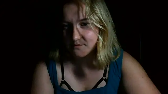 Snapshot of TinaKittyX chatting on June 12, 9:35 pm TinaKittyX online show from June 12, 9:35 pm