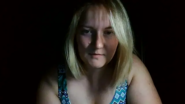 Snapshot of TinaKittyX chatting on June 14, 8:44 pm TinaKittyX online show from June 14, 8:44 pm