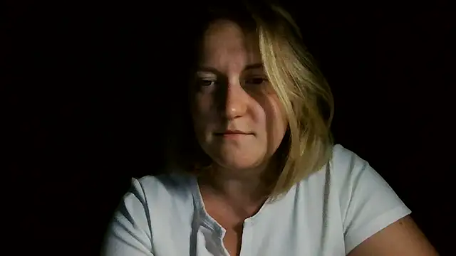 Snapshot of TinaKittyX chatting on June 27, 8:03 pm TinaKittyX online show from June 27, 8:03 pm