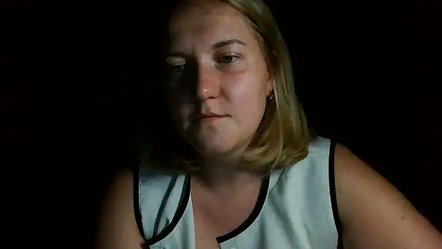 Snapshot of TinaKittyX chatting on June 29, 8:53 pm TinaKittyX online show from June 29, 8:53 pm