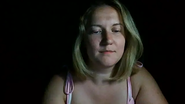 Snapshot of TinaKittyX chatting on July 4, 9:54 pm TinaKittyX online show from July 4, 9:54 pm