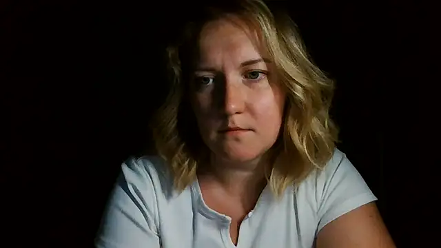 Snapshot of TinaKittyX chatting on July 5, 8:49 pm TinaKittyX online show from July 5, 8:49 pm