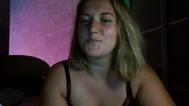 Snapshot of TinaKittyX chatting on July 27, 7:21 pm TinaKittyX online show from July 27, 7:21 pm