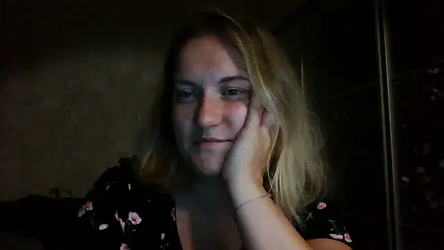 Snapshot of TinaKittyX chatting on August 7, 8:44 pm TinaKittyX online show from August 7, 8:44 pm