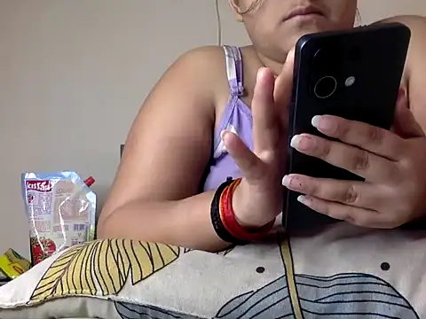 Snapshot of Bitchin_Riya chatting on June 19, 8:29 am Bitchin Riya online show from June 19, 8:29 am