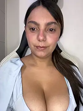 Snapshot of SOFIA_BRIZZ chatting on April 6, 8:04 am SOFIA BRIZZ online show from April 6, 8:04 am