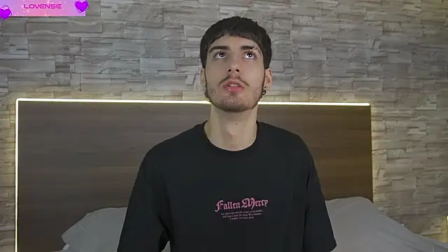 Snapshot of Enzo_Crown chatting on April 1, 7:55 pm Enzo Crown online show from April 1, 7:55 pm