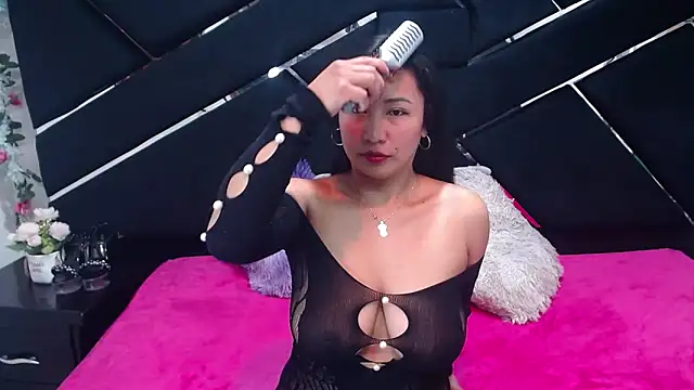 Snapshot of SalmaSantos_ chatting on May 6, 2:29 am SalmaSantos online show from May 6, 2:29 am