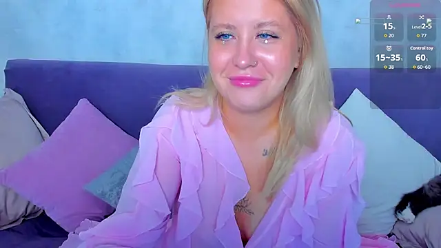 Snapshot of Simply_Alex chatting on June 8, 12:58 am Simply Alex online show from June 8, 12:58 am
