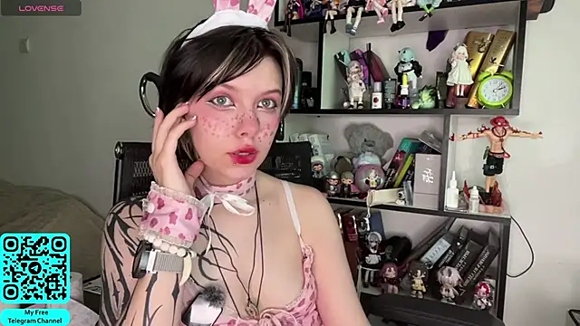 MadalynNosel online show from June 17, 7:00 am