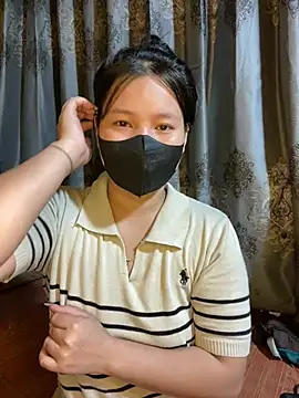 Snapshot of Mely2005 chatting on April 7, 1:06 am Mely2005 online show from April 7, 1:06 am