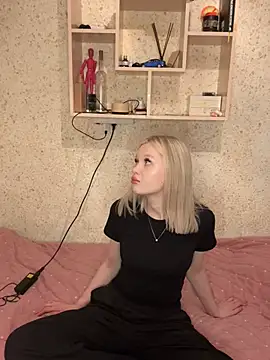 Snapshot of Velunari_ chatting on April 8, 2:28 pm Velunari online show from April 8, 2:28 pm