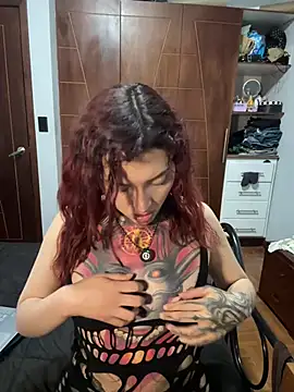Snapshot of Selena_Rouge1 chatting on July 29, 3:04 am Selena Rouge1 online show from July 29, 3:04 am