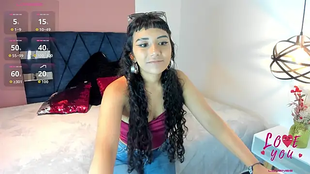 Hanna Clark   online show from July 4, 11:49 am