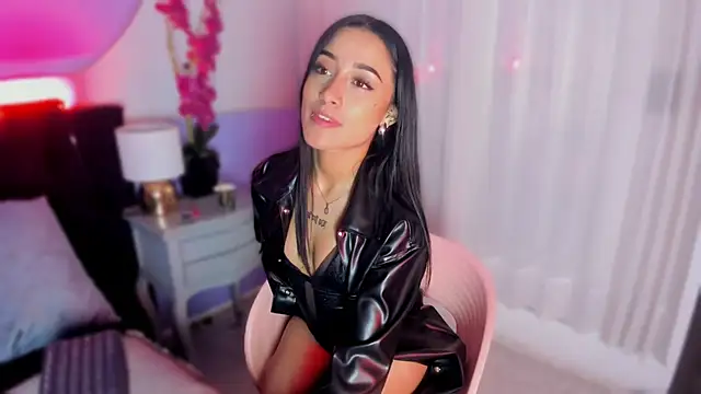 Snapshot of Bby_izzy chatting on May 15, 12:12 pm Bby izzy online show from May 15, 12:12 pm