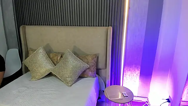 BellaWilliams  online show from July 16, 7:42 pm